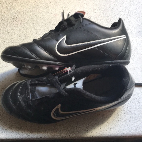 🛍2/$30 New Nike MYO Team Colour Soccer Shoes - Picture 3 of 8